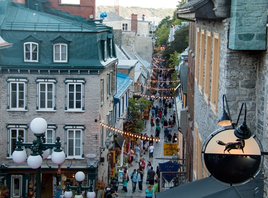 L’adaptation aux rythmes des saisons nordiques marquées
